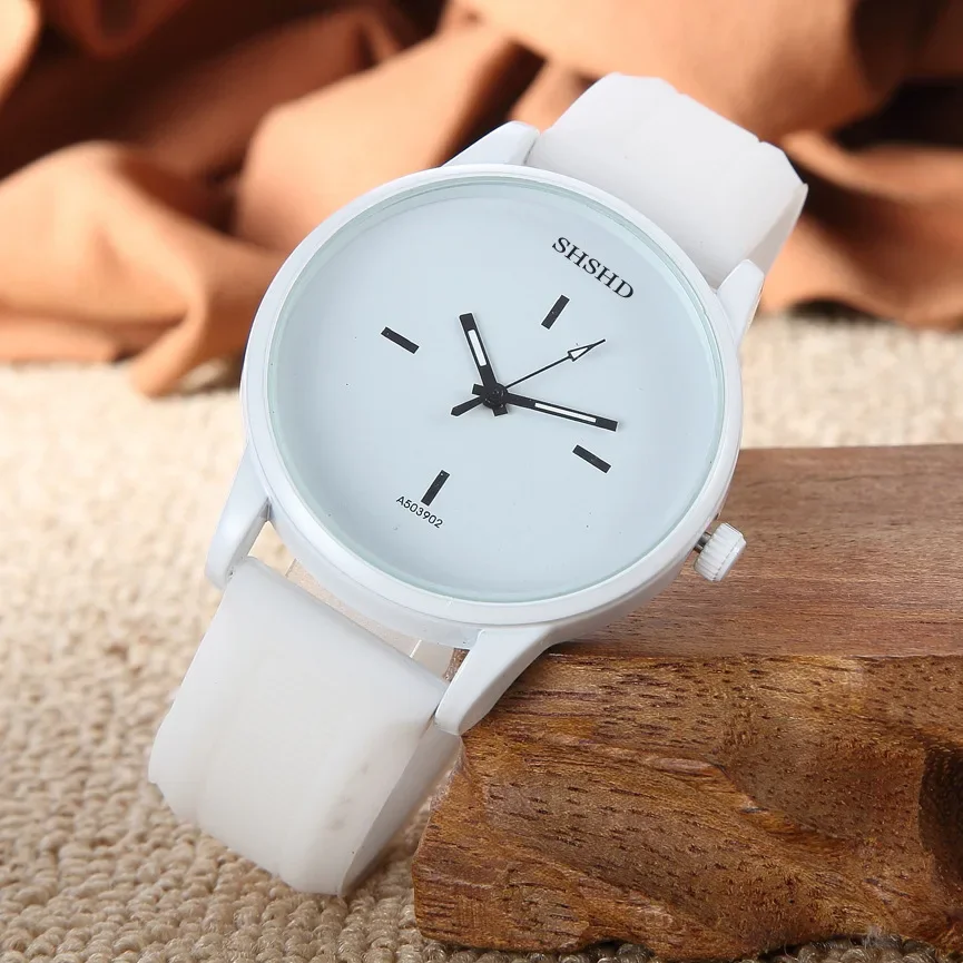 Reloj de cuarzo con correa de silicona suave para hombres y mujeres, reloj de pareja blanco y negro, moda Simple, nuevo