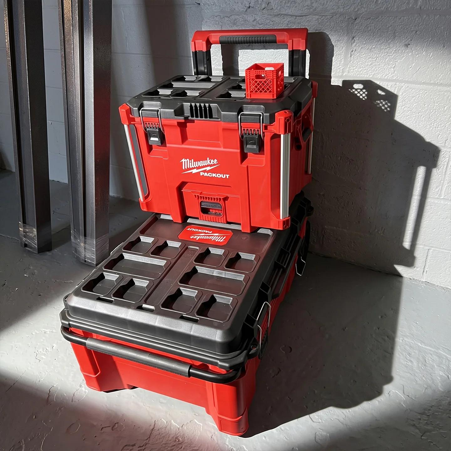 Zubehör: Vielseitige, abnehmbare Aufbewahrungsbox, die mit dem Milwaukee PACKOUT-System kompatibel ist. – Detail 4