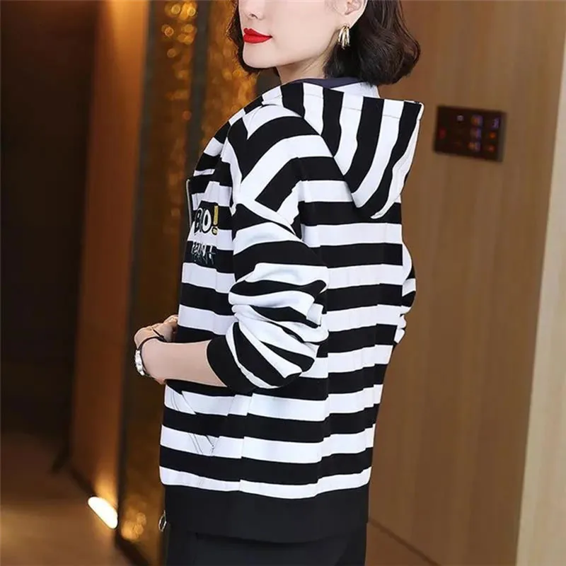 2024 NEW Women Zipper Jacket Spring Autumn Middle-Aged Mother Sports Coat Casual Black White Striped Jackets Top Hoodie Female