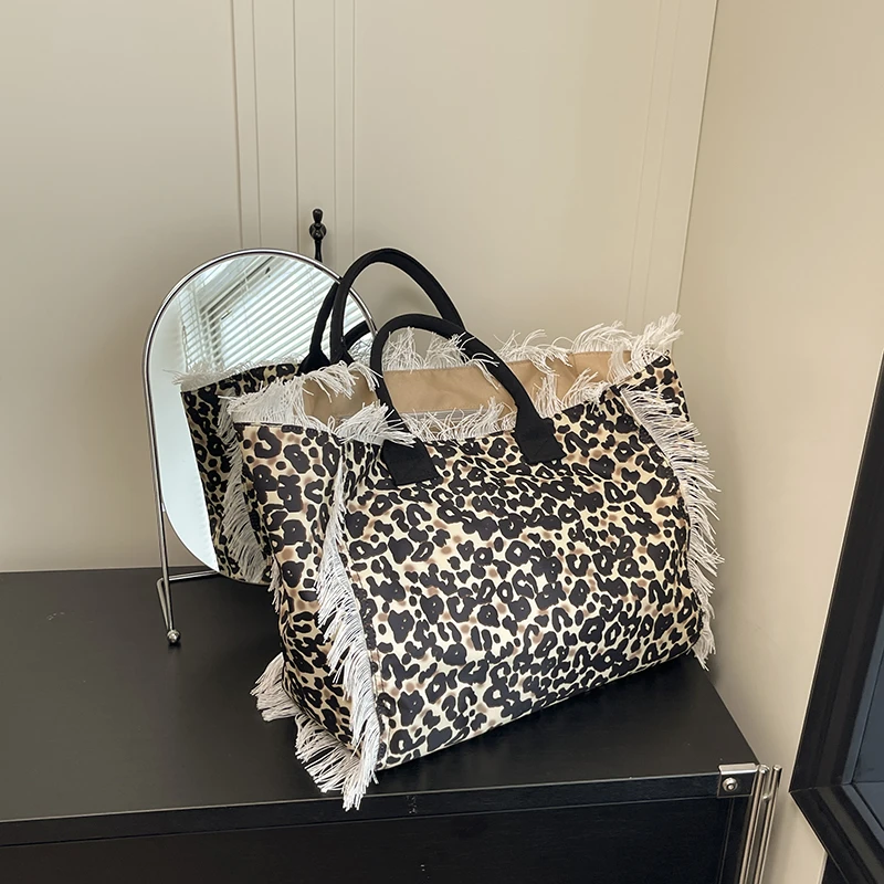 

Microfiber Leopard Tassel Casual Tote 2025 New Versatile Fashion Shoulder Bags High Capacity Commuting Casual Women's Handbags