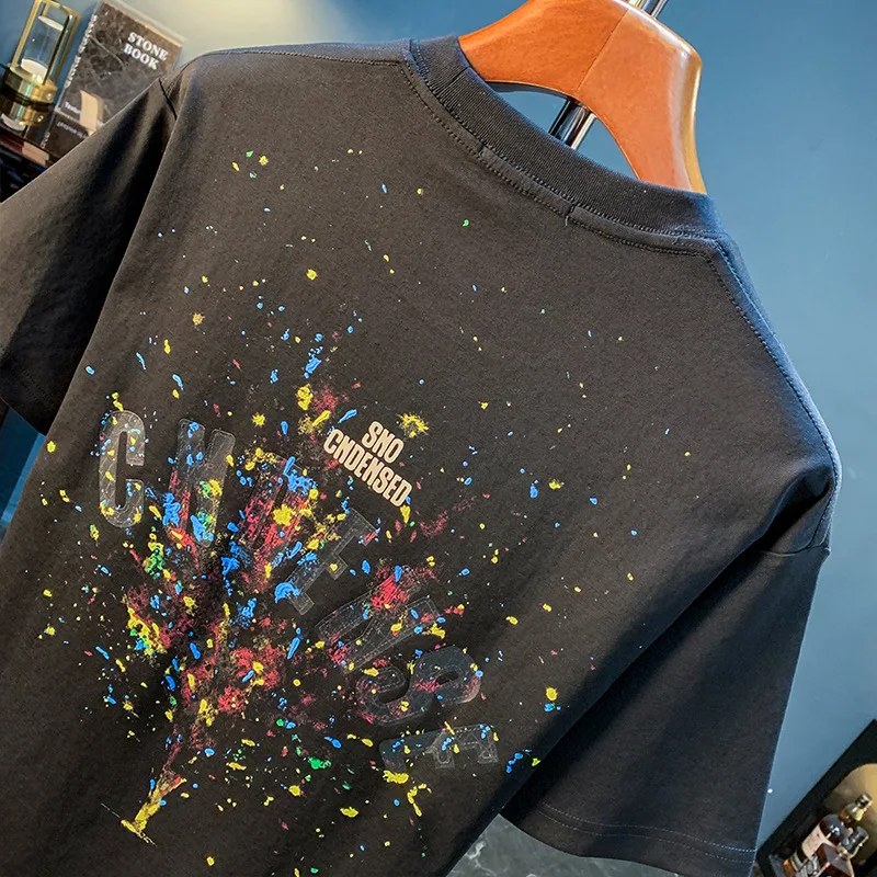 2025 ฤดูร้อนใหม่ Graffiti ทาสีหลวมแขนสั้นเสื้อยืดสําหรับชาย 2025 บางสบายๆพิมพ์ครึ่งแขนเสื้อผ้าผู้ชาย