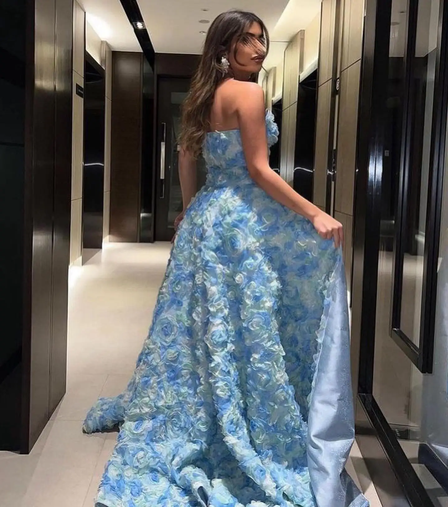 

Noble Blue Strapless Prom Dress Sleeveless With Floor Length Evening Summer Elegant Party Dress For Women2023