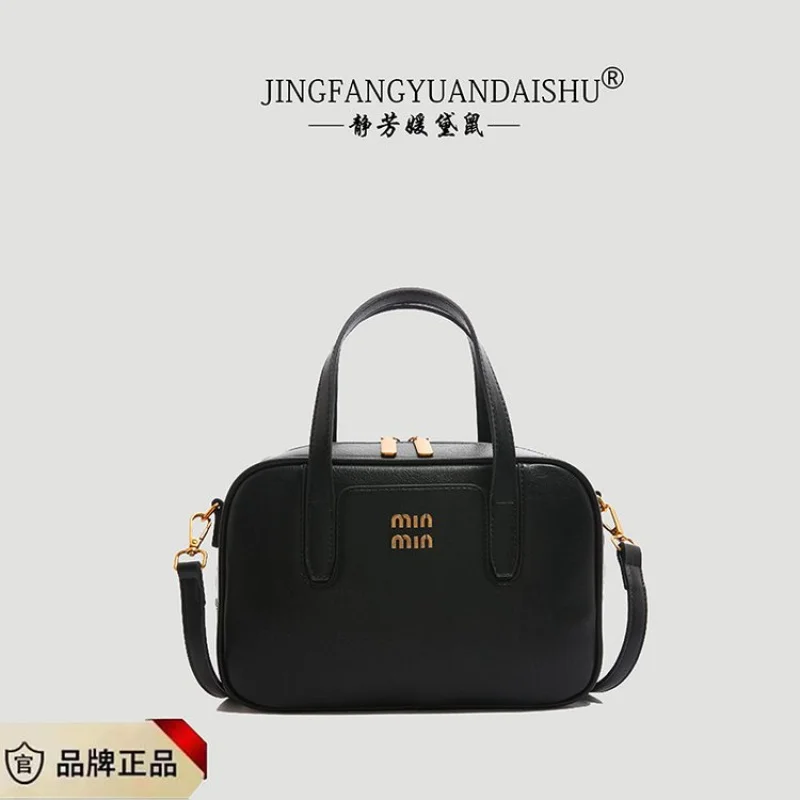 

Luxury Designer Paris Fashion Tote Bag For Elegant Women Business Commuter With Large Capacity Trendy Design