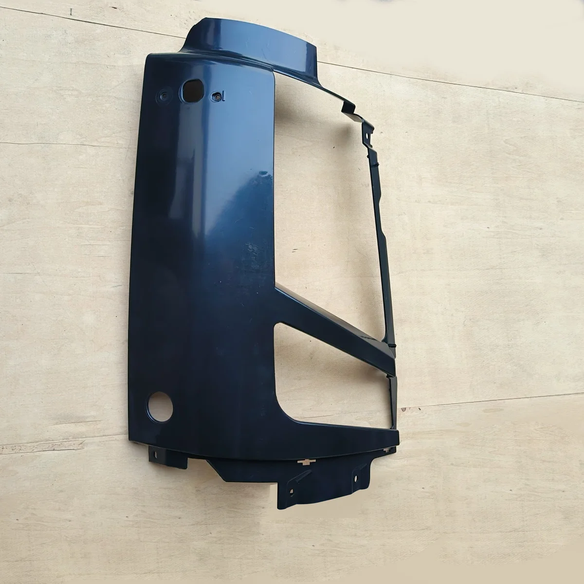 Spare Parts for Volvo Trucks VOE 82051316 21478761 R.H  Headlamp Panel