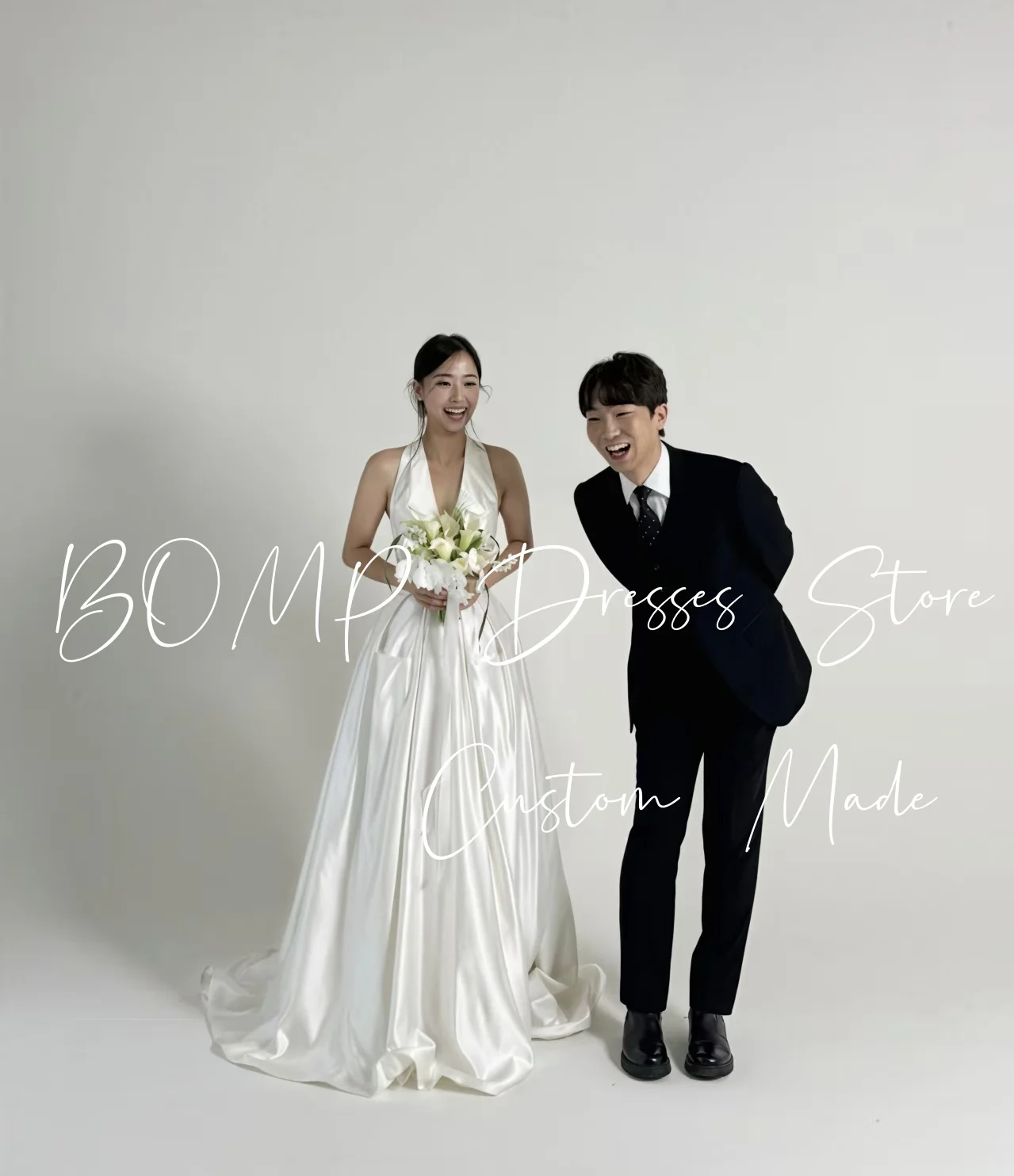 Elegancka suknia ślubna BOMP, dekolt typu halter, drapowana linia A, tren zamiatający, ecru tafta, Koreański sesja zdjęciowa, suknia na przyjęcie weselne, szyta na miarę.