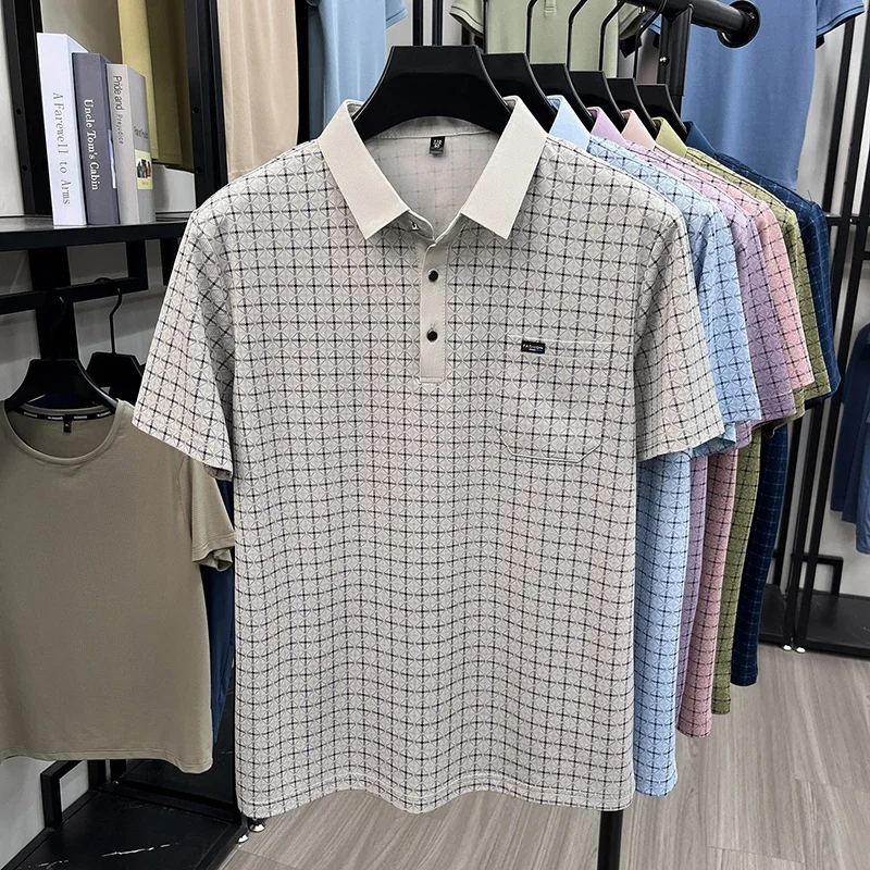 Polo con estampado de cuadrícula y detalles minimalistas en los bolsillos para caballeros, resistente a las arrugas, para uso diario en la oficina, visitas a amigos, prenda informal.