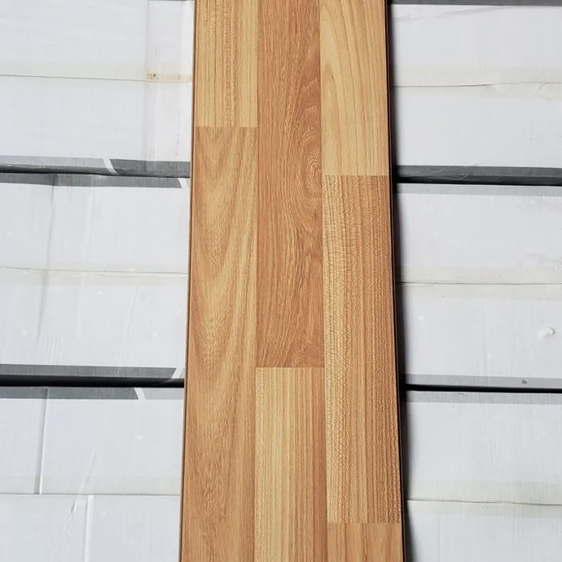 8 مم 12 مم أرضية مصقولة عالية اللمعان مقاومة للماء HDF / أرضيات بيسو لامينادو / أرضيات مصقولة