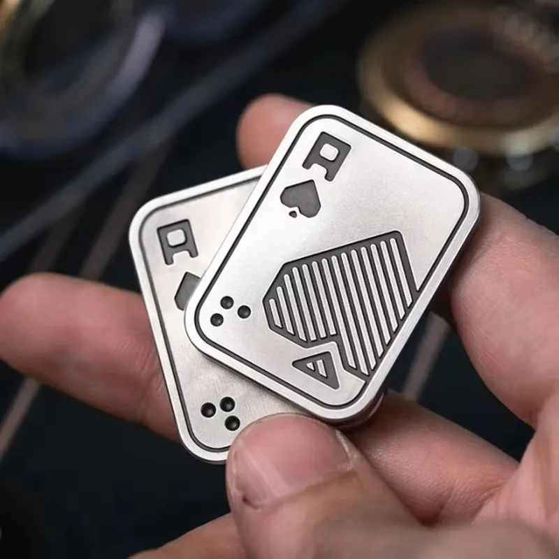 1PCS Poker A K Metal Push Poker EDC Fingertip Gyro Toy Decompression Metal Two-Layer Poker Card Office Casual Toy Finger Rotator
