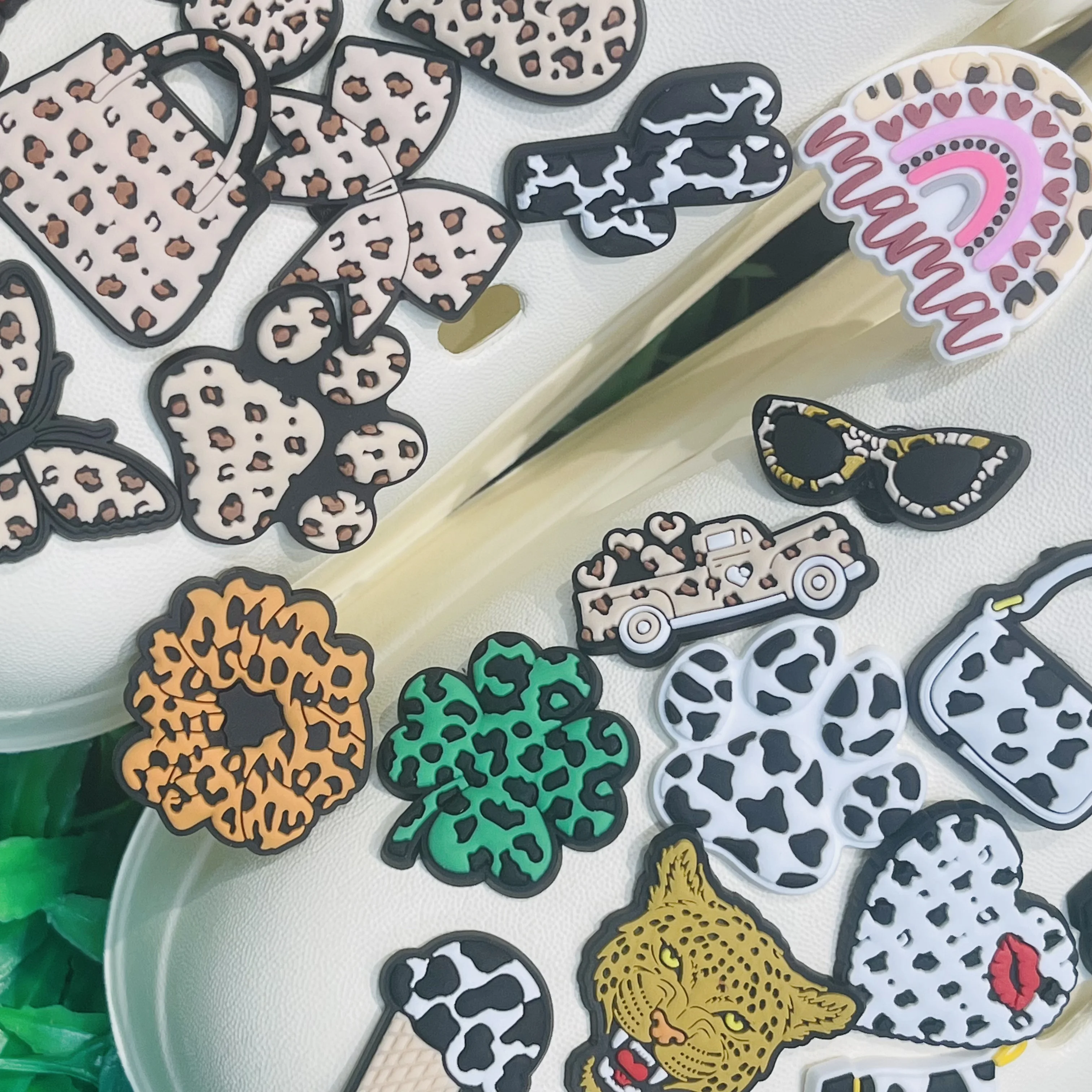 10-23pcs Leopard Print Style Footprint Bow PVC Shoe Charms Design Accessories Garden Shoes Buckle Decoration Unisex Kids Gifts