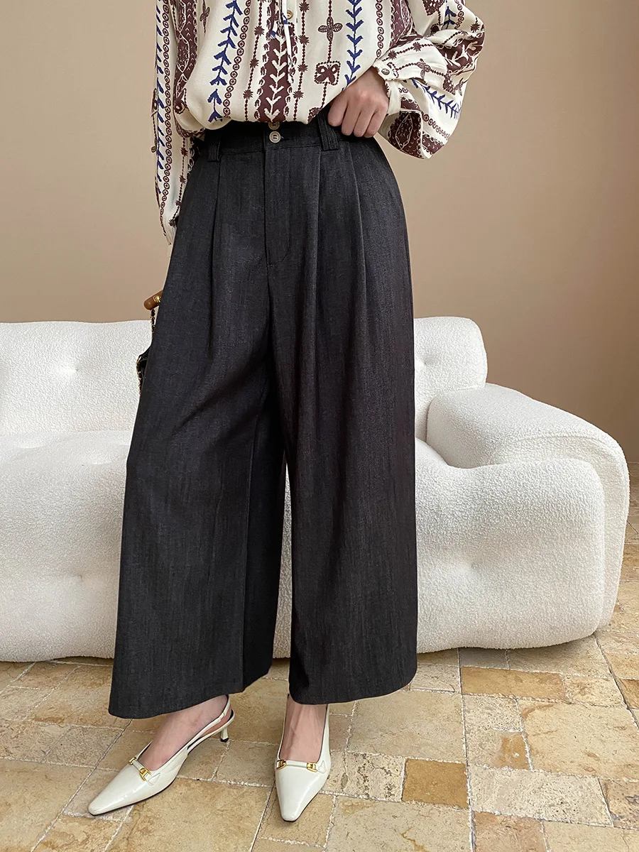 Peervormig figuur met dubbel plooiontwerp, hangend gevoel, casual broek met wijde pijpen, kleine statuur