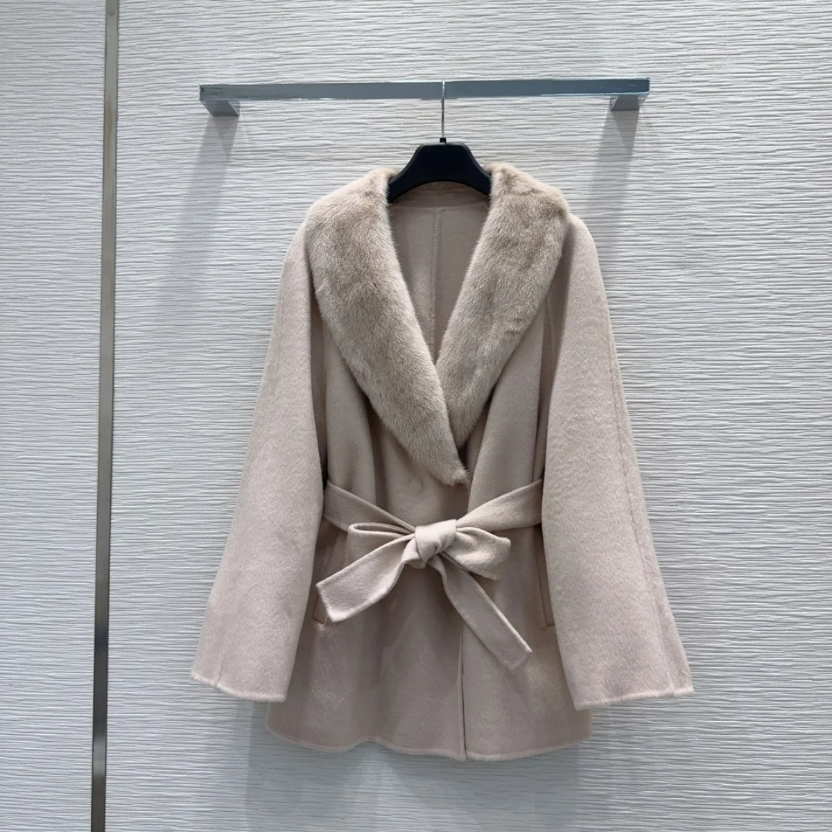 2026 high-quality women's long fur collar tied double-sided woolen short coat--2691012