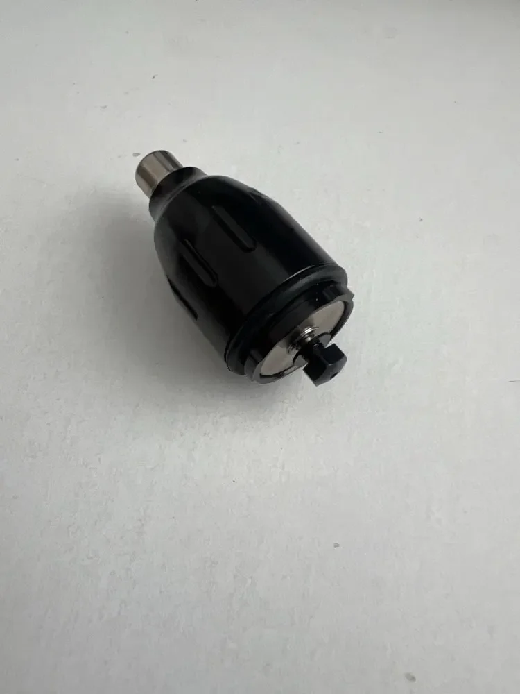 

специальный крепеж для приводного ремня двигателя