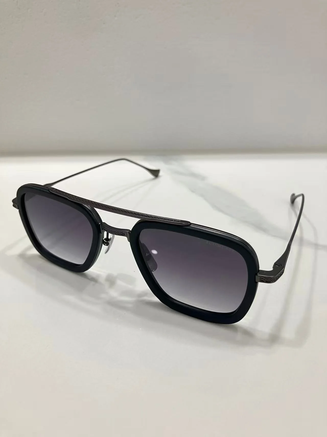 

Tony Stark style DTS Flight 006 Titanium Double Beam Rectangle Sunglasses for Men