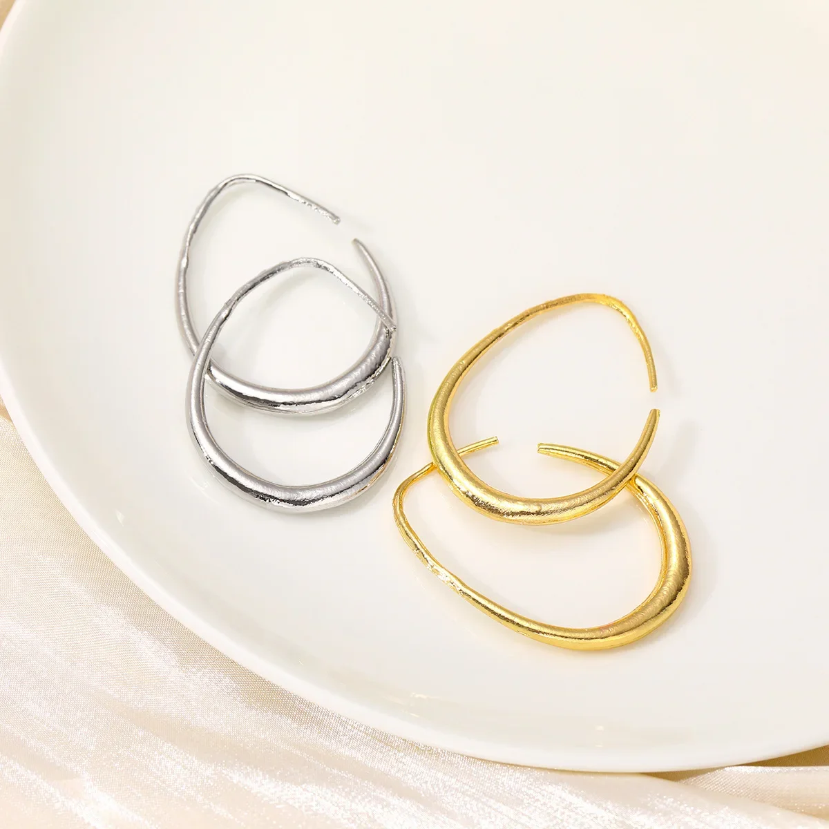 New Personality Retro Hong Kong Style Temperament Simple Cold Style Circle Earrings Oval Fashionable All-match High-end Jewelry