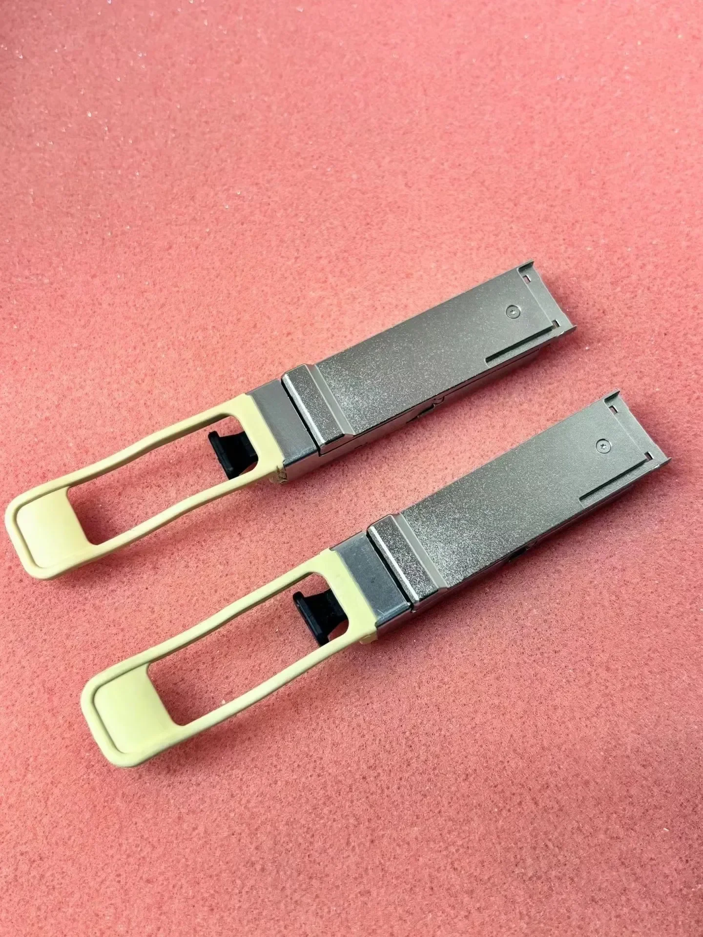 1 SZT. Transceiver QSFP 40GB 720187-B21 FTL410QE2C-HP 746960-001 Przełącznik światłowodowy 40G QSFP+ SR4 100M