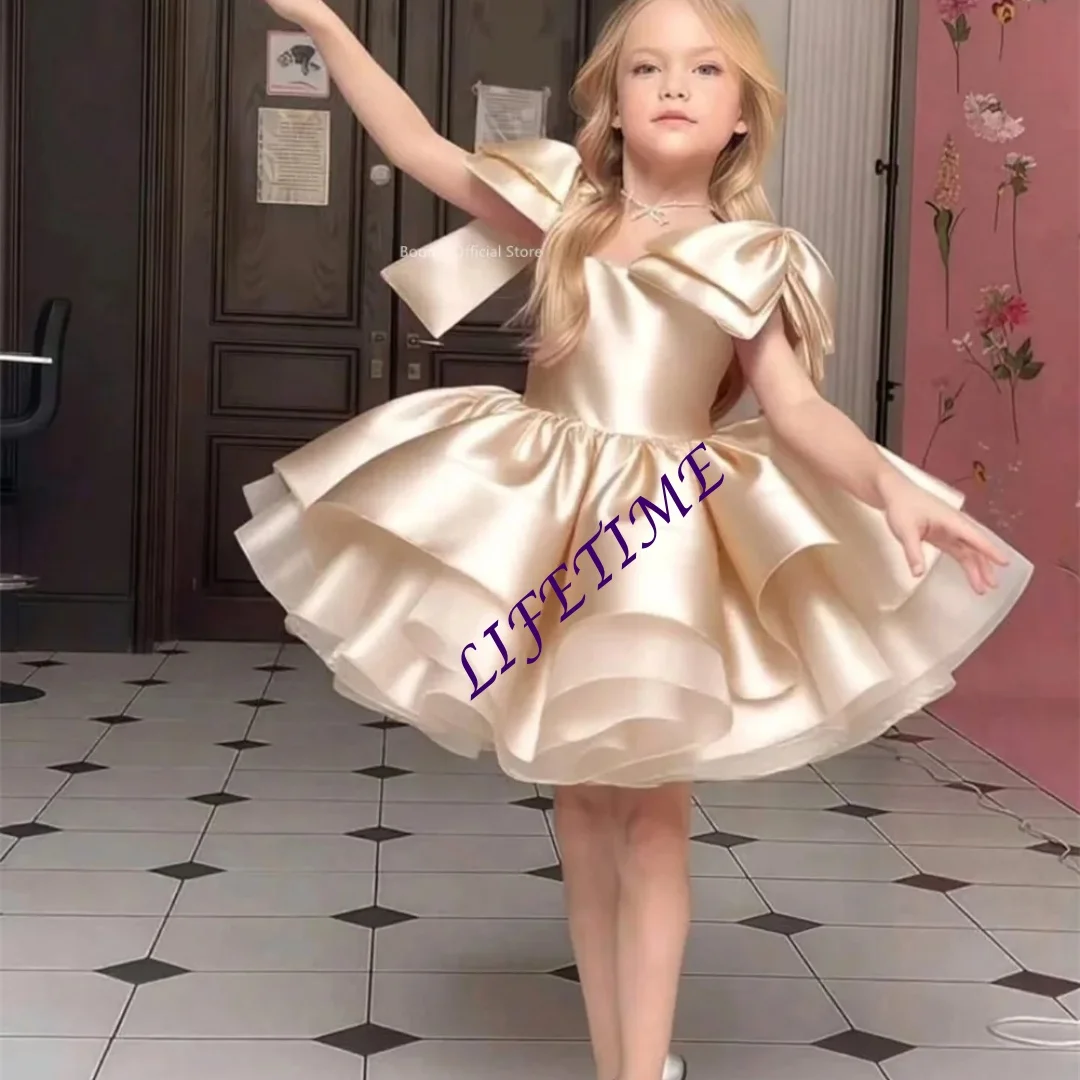 Schleife glänzende Falte Blumen Mädchen Kleider Hochzeit Party Kleid für Kinder Blumen Mädchen Ballkleider individuell