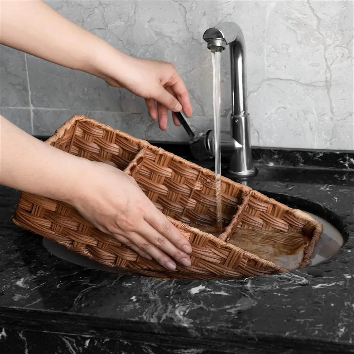 organisateur-de-salle-de-bain-baaq-panier-de-rangement-pour-l'arriere-des-toilettes-paniers-de-rangement-etanches-pour-reservoir-de-toilettes-3-sections-lot-de-2-marron