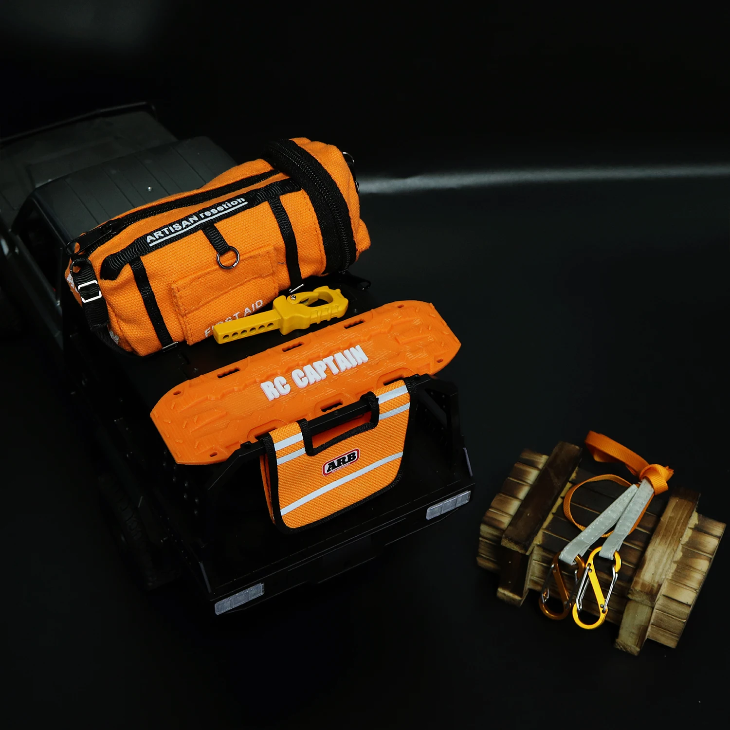 จําลองกระเป๋าเดินทางกระเป๋ากู้ภัย First Aid Kit ตกแต่งสําหรับ 1/10 RC Crawler รถ TRX4 Defender SCX10 RC4WD YIKONG
