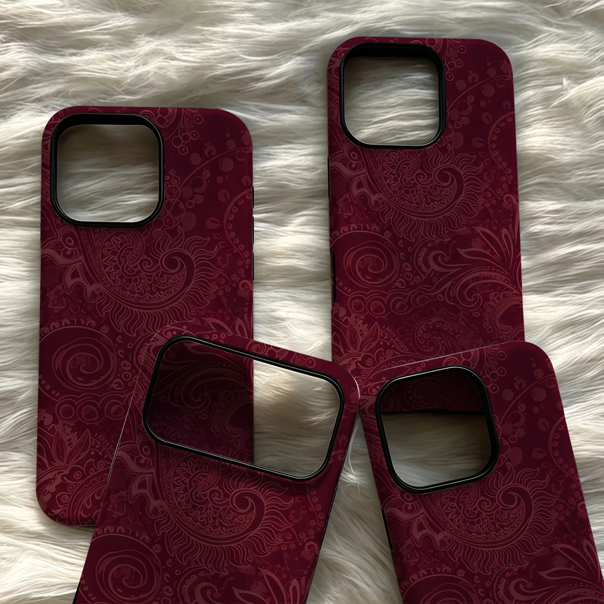 Coque de protection Pirve Matte Bumper pour Magsafe pour iPhone 18 17 16 15 14 Plus 13 Pro Max, résistante aux chocs, en PC dur, motif paisley bordeaux.