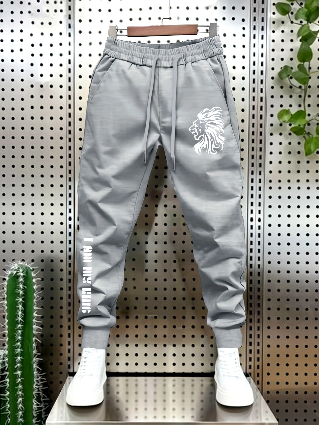 Majestic roaring lion head silhouette with vertical slogan fleece sweatpants for men hip hop sports street jogger trousers