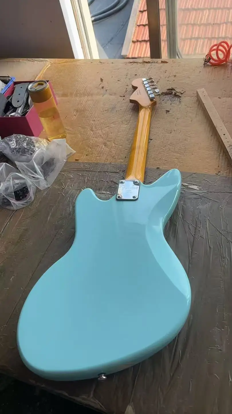 The factory offers 6-string electric guitars with a 610mm length, rosewood fingerboard, solid wood quality, and free delivery.