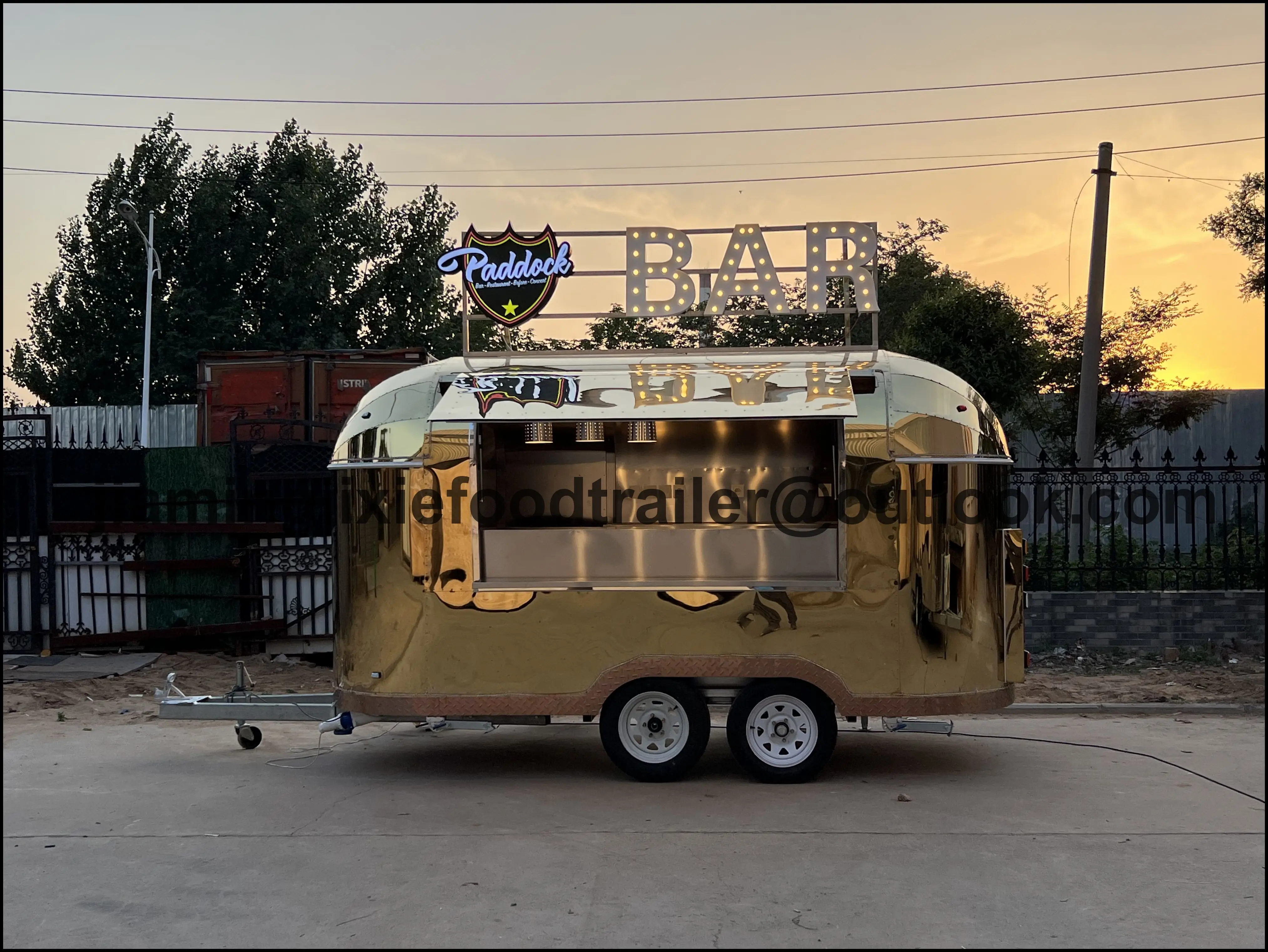 

DOT Valid Mobile Food Truck with Pizza Oven Outdoor Food Cart Food Trailer