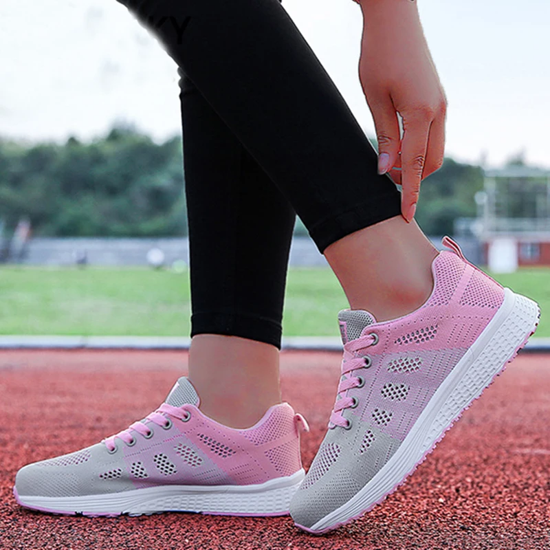 Modne trampki dla kobiet 2024 New Breathable Plus Size Trainers Sneakers Women Mesh Fabric Lace Up Female Footwear Woman Shoes