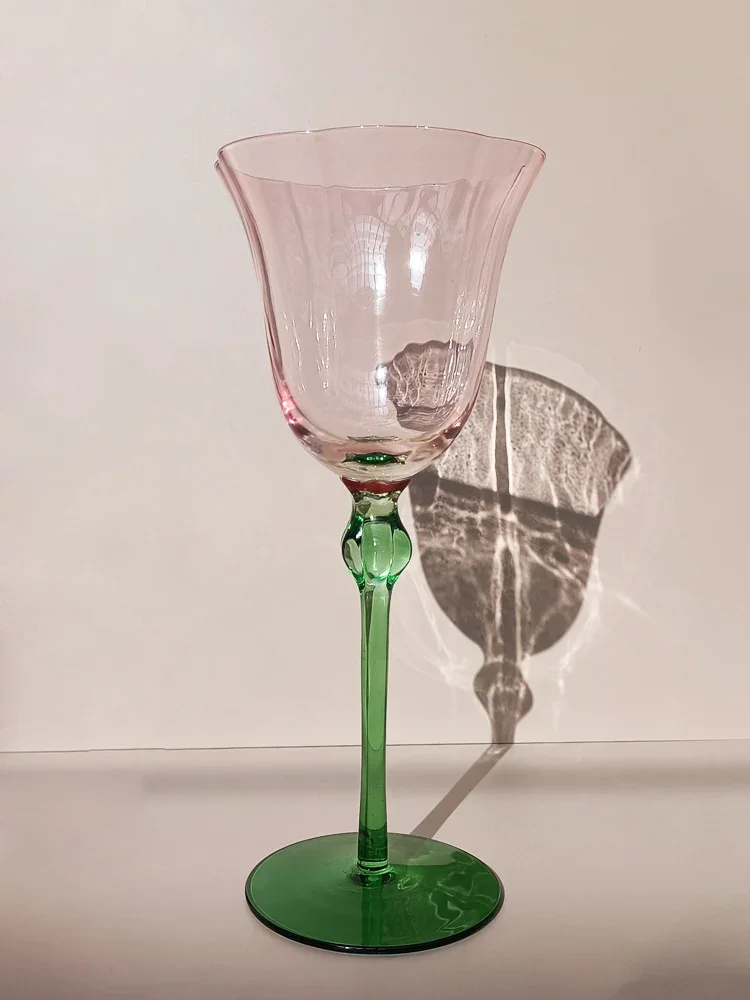 Small Fresh Flower Goblet Medieval Glass Vintage French Cup Pink Green Red Wine Glass Beer Glasses for Valentine\'s Day Gift