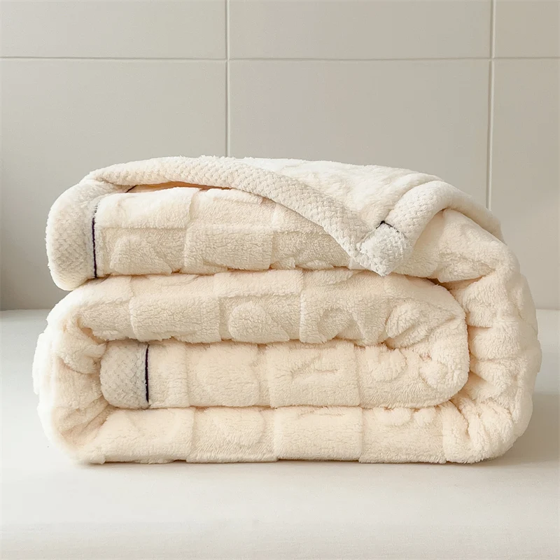 Super Soft Throw Blanket Off White Love Premium Silky Flannel Fleece 3D Heart Checkered Lightweight Bed Blanket All Season Use