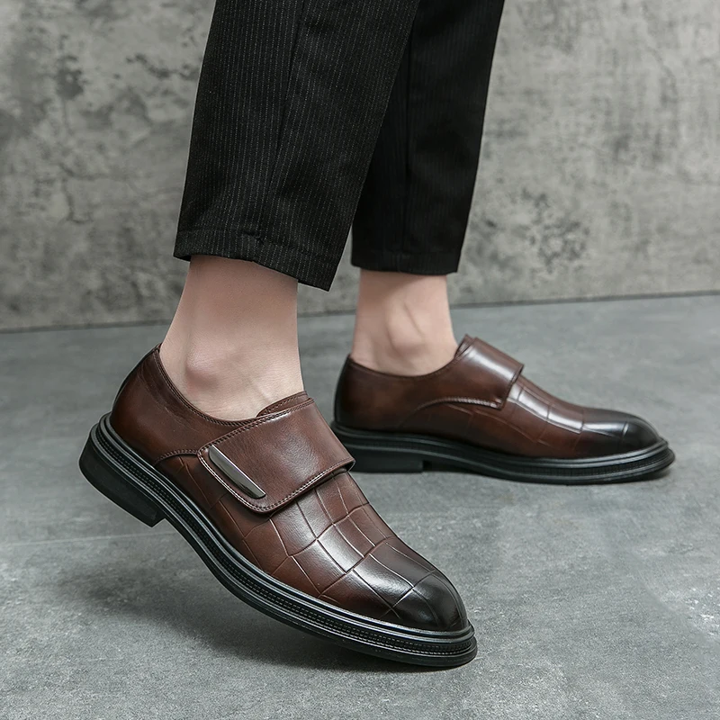 Korean Version Summer Business Dress Shoes with Velcro Embossing and Color Polishing British Office Hairstylist Fashion Loafers