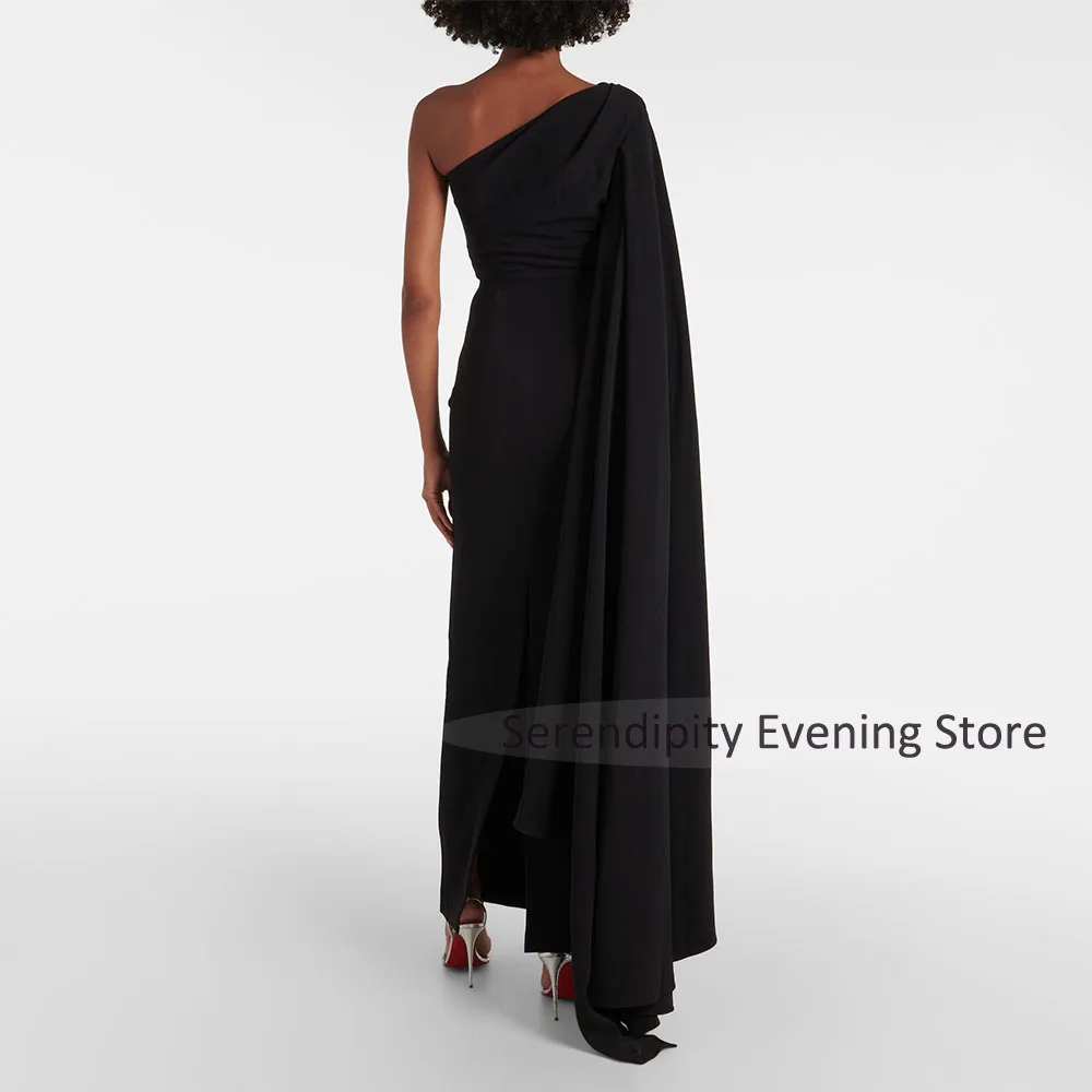 Abiti da festa da sera neri per donna 2025 Abiti da sera a colonna con maniche a mantella monospalla Maxi abito da ballo arabo saudita con spacco sul retro