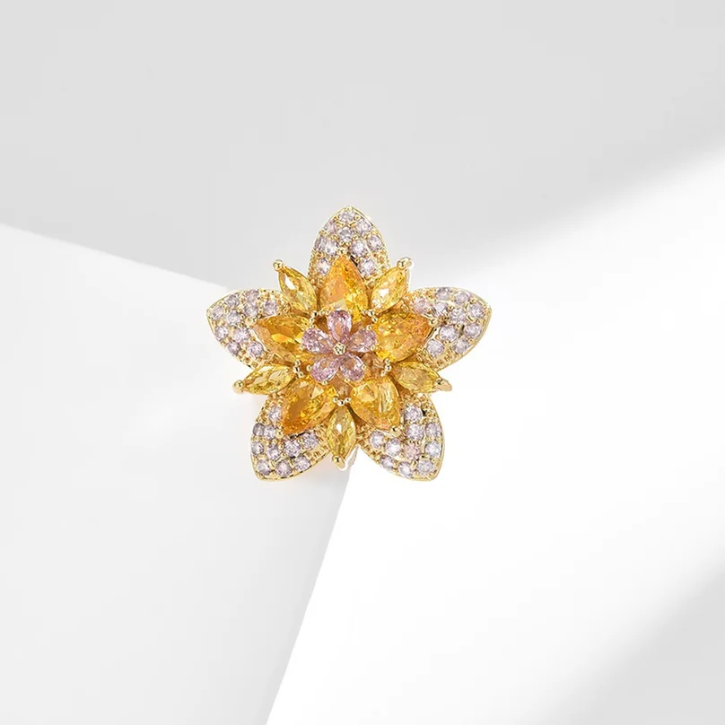 Small brooch with micro-set zirconia golden flowers, niche and exquisite, small triangular floral pin, brooch accessory