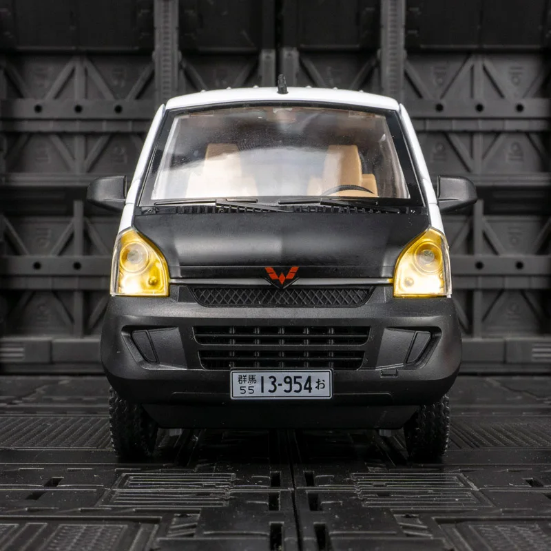 1:24 alloy model alloy car doors and the front hood and trunk door can be opened  has simulated sound and lighting functions
