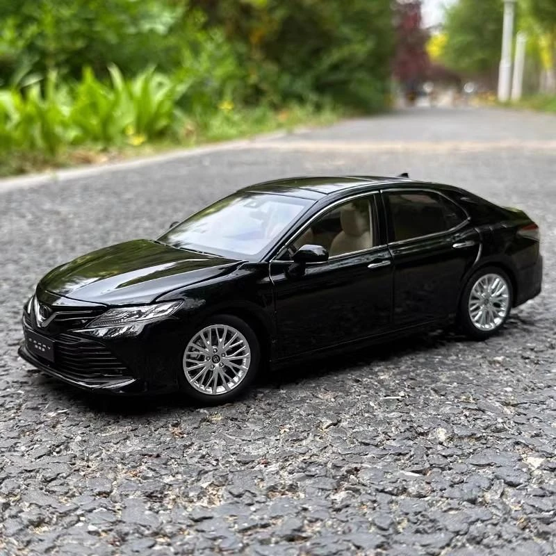 1:18 2018 Toyota Camry Alloy Car Model Diecast Metal Vehicles Car Model High Simulation Collection Childrens Toy Gift Decoration