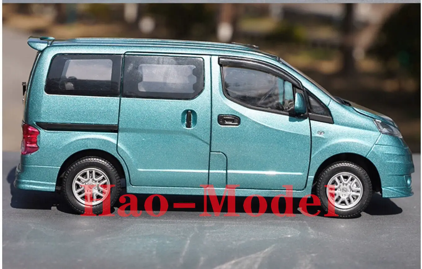 1/18 لنيسان NV200 MPV نموذج سيارة سبيكة دييكاست المعادن بنين بنات لعب الاطفال الهدايا هواية عرض الحلي جمع سماوي