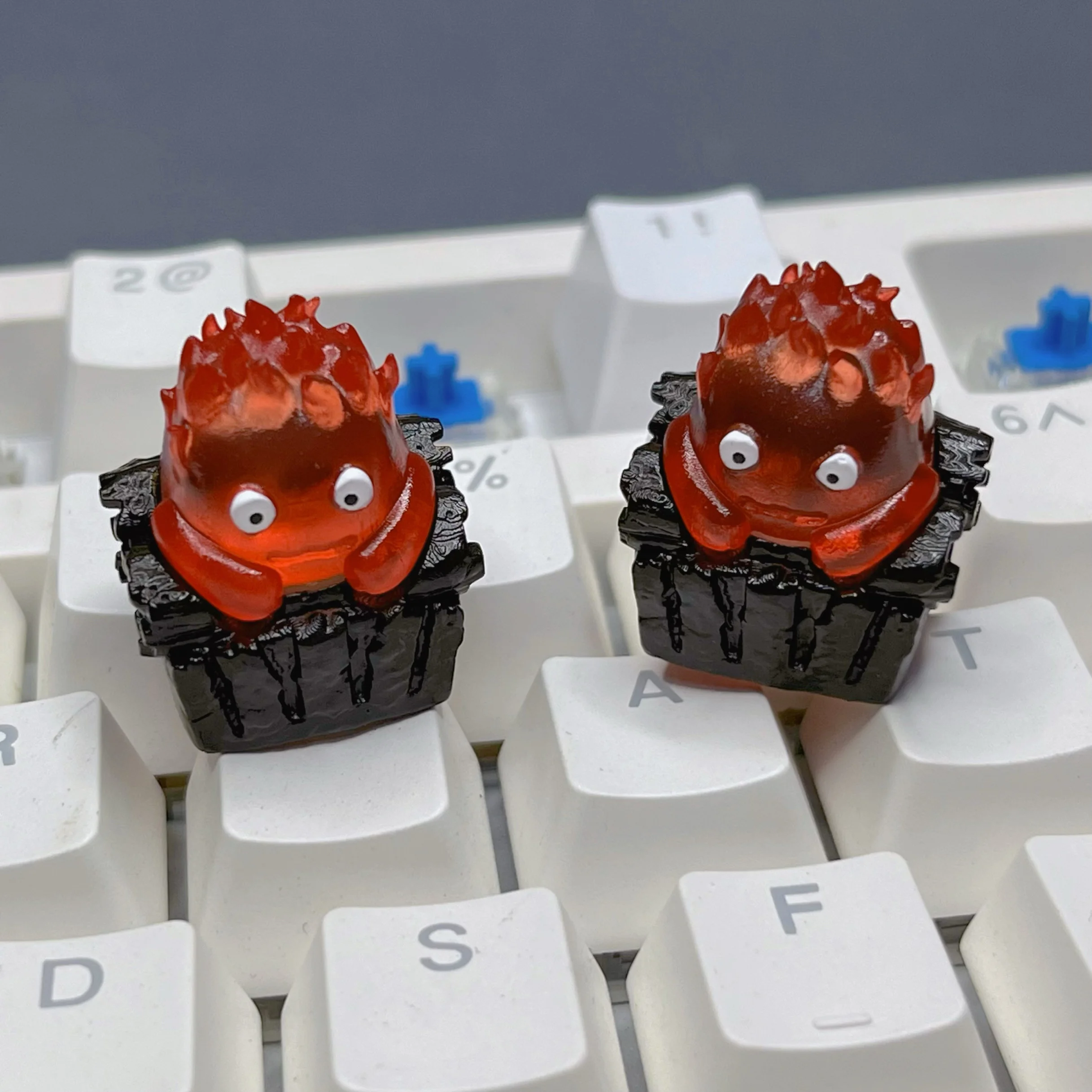 1 Stück Calcifer Harbin Castle Anime-Thema-Tastenkappen, personalisierte mechanische Tastatur-Tastenkappe aus Kunstharz für Tastatur-PC-Geschenke [auf Lager]
