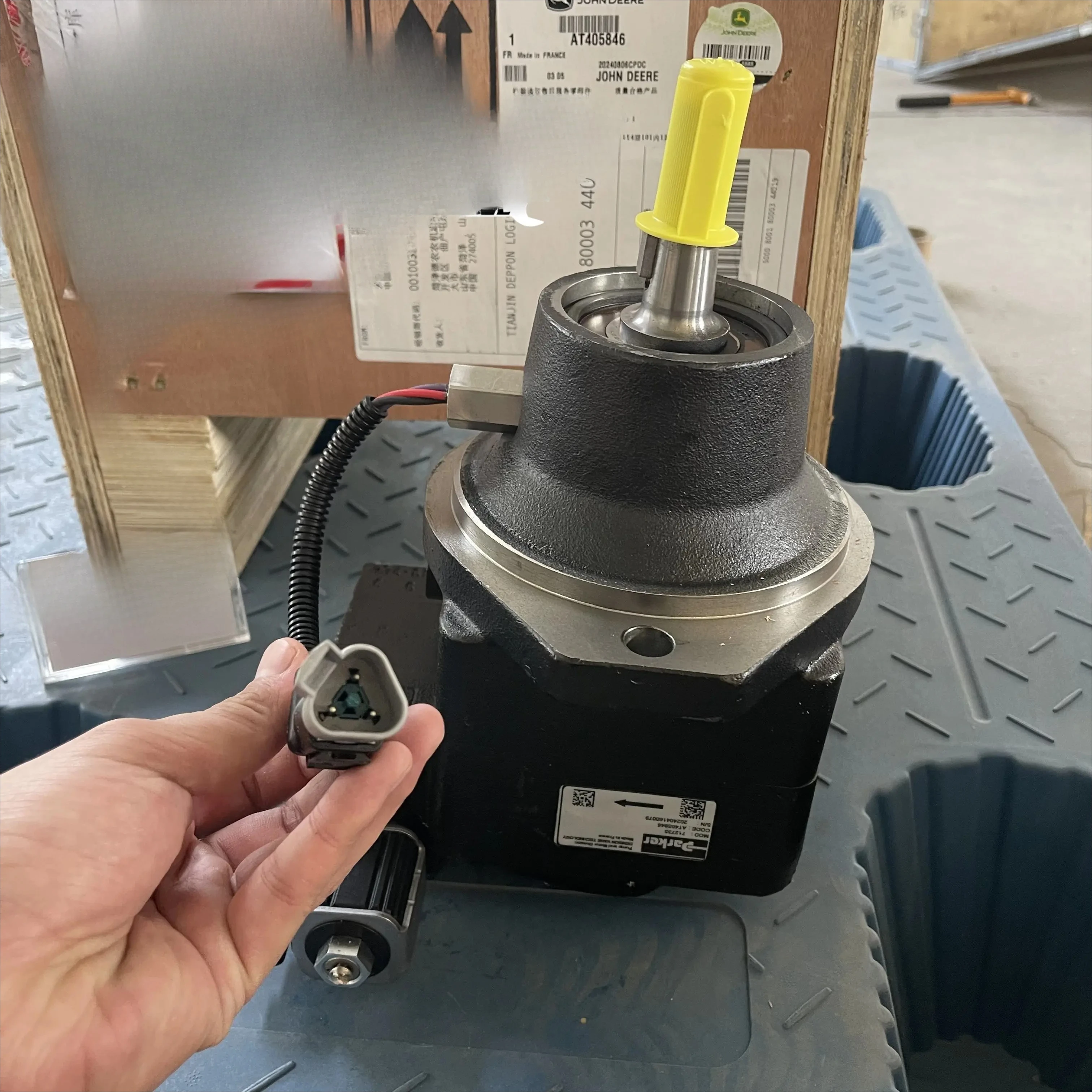 أجزاء الحفارة محرك المروحة الهيدروليكية AT405846 مناسب لـ J D