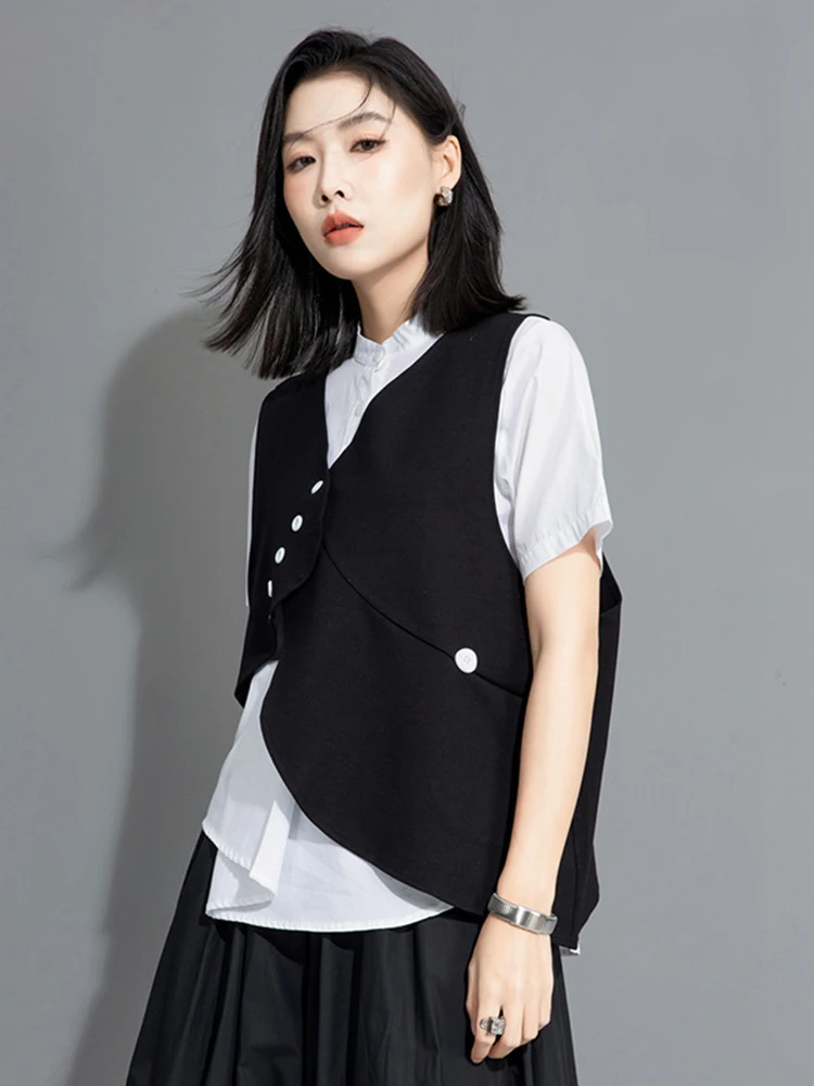 [EAM] Women Black Button Irregular Hem Big Size Casual Vest New V-collar Sleeveless Fashion Tide Spring Summer 2024 1DH5956