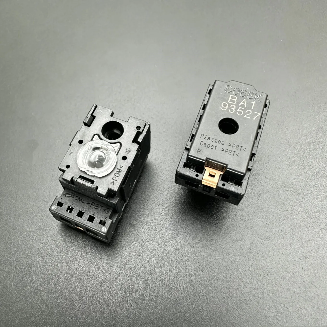 Original New 100% Auto Parts Button Self-Locking Switch S068K Reading Light Front Roof Light Sunroof With Lock Switch