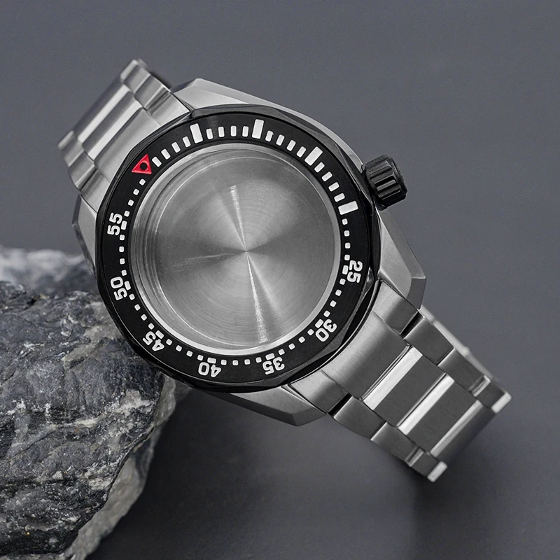 NH35 Case SPB185 Silver case with flower back and black rim Sapphire glass, stainless steel bracelet Water resistant