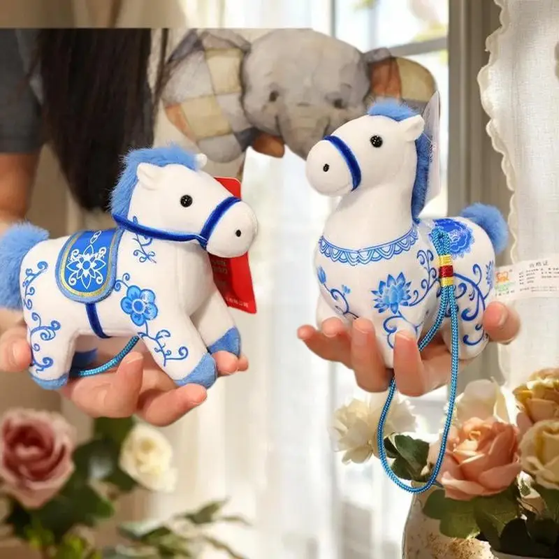 لعبة الحصان القطيفة الناعمة الواقعية. هدية مثالية لحديثي الولادة، قلادة التميمة على شكل الحصان لعام 2026 #6