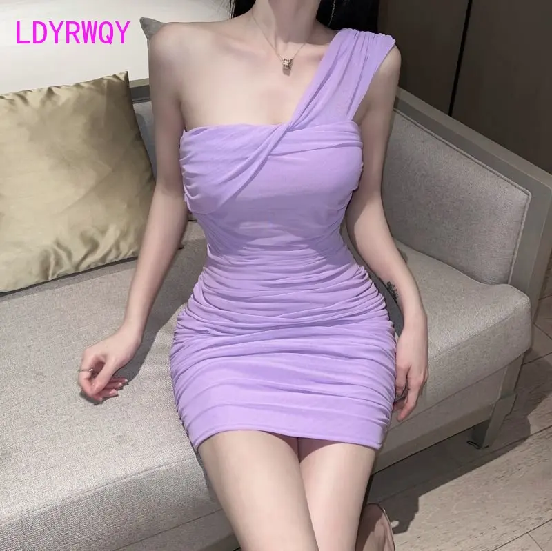 Sexy suspender sweet and spicy style Be careful of machine bag buttock pleats Irregular design feeling Oblique shoulder dress