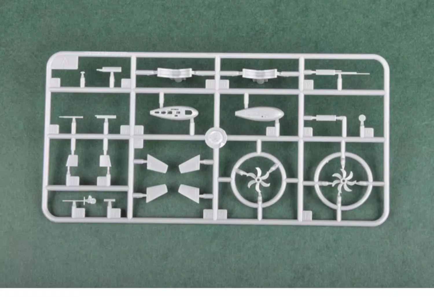 Hobby Boss 83527 1/350 Duitse marine U212 Attack Submarine Dunker Plastic modelbouwset Zeer gedetailleerd onderzeeërmodel voor verzamelaars