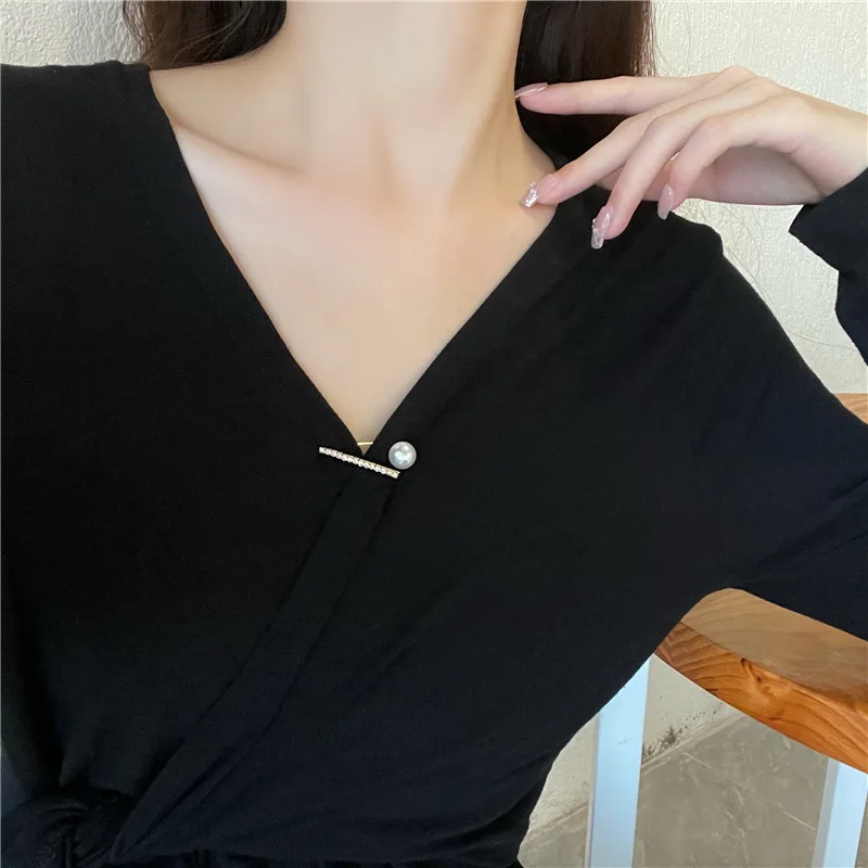 Anti-slip Brooch Low Neckline Shawl Clip Chest Button Corsage Waistline Pin Ornament Buckle Dress Accessory Badge Breastpin Gift