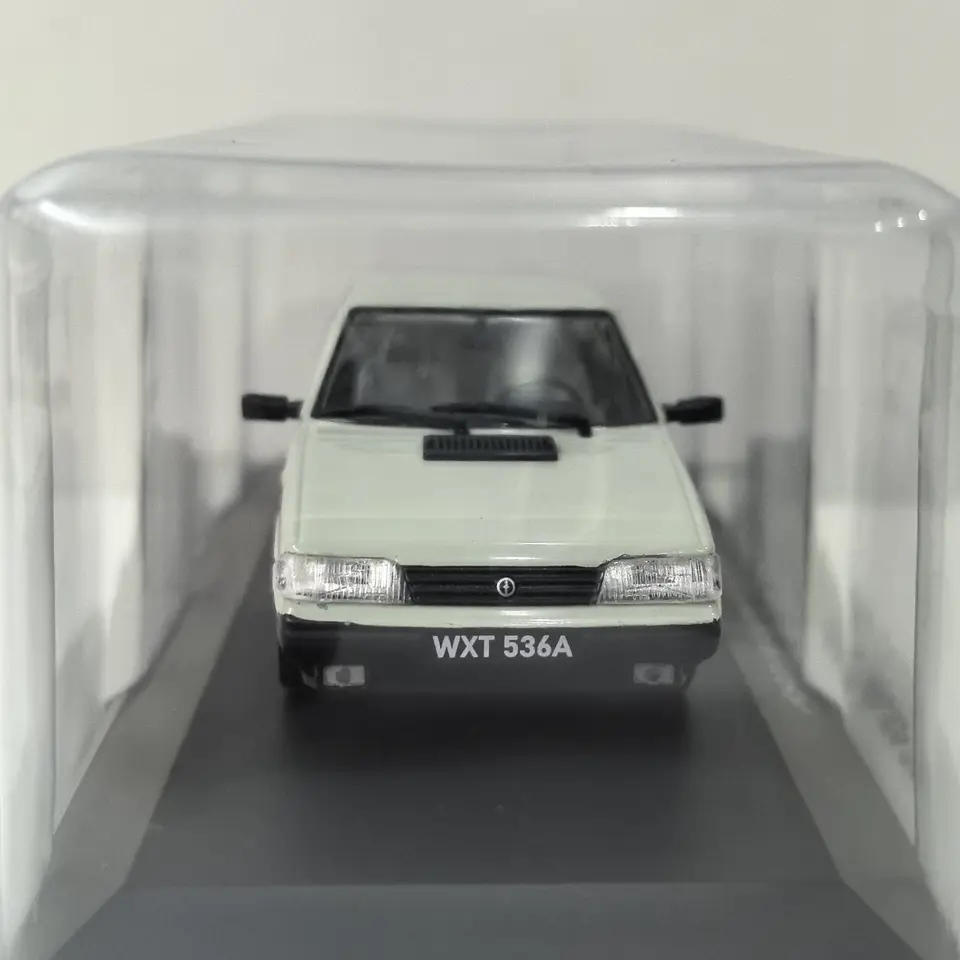 Diecast IXO 1/43 Scale FSO POLONEZ CARO V7 Alloy Car Model