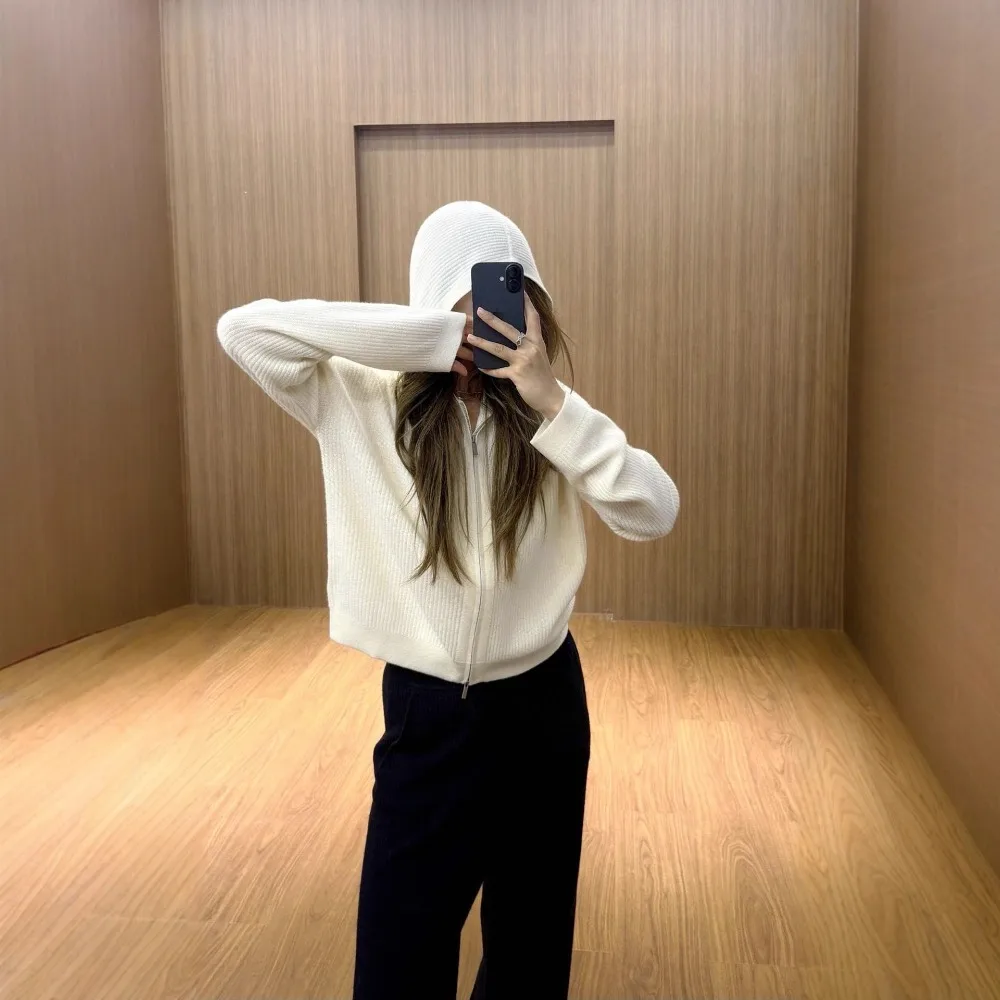 Nowy jesienno-zimowy komplet: kardigan z kapturem, legginsy i spodnie z szerokimi nogawkami, wykonany w 100% z wełny owczej.