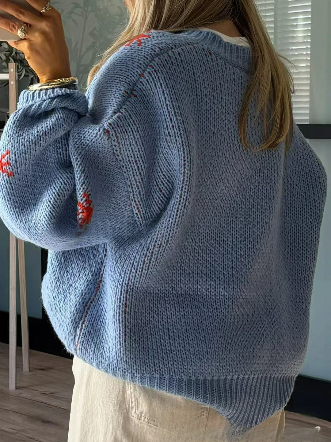 2025, Herbst- und Wintermode, neues Rundhals-Langarm-Strickhemd für Damen in mittlerer Länge