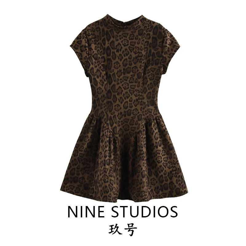 Sexy Slim Fit Short Sleeve Leopard Print Dress Backless Waist Cinching Dress for Women Casual round Neck Polyester Fabric