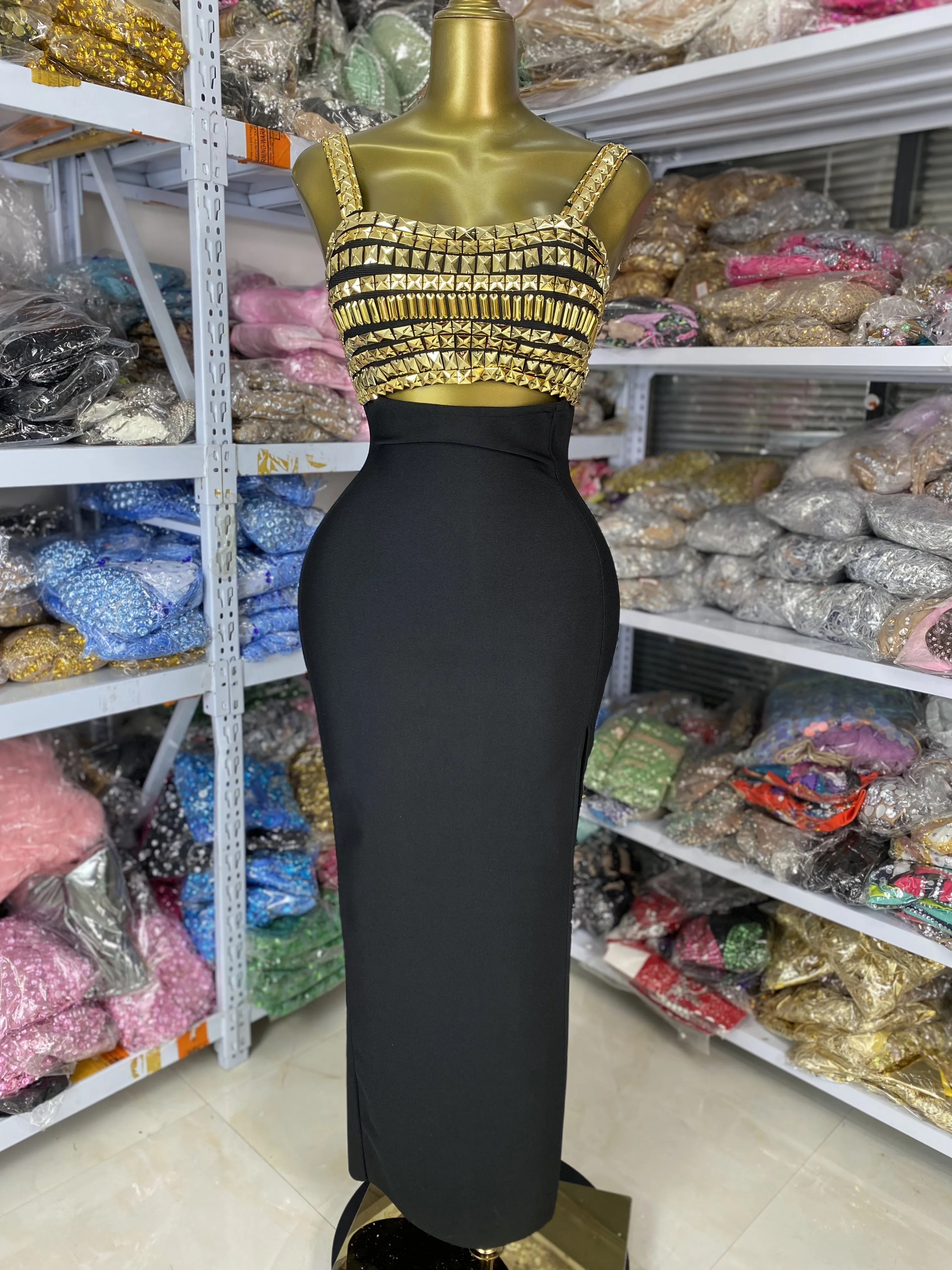 2025, neues Design, Verbandkleid, goldene Pailletten, Stickerei, Slash-Ausschnitt, Ausschnitt, offenes Bein, lange Promi-Abend-Club-Party, Gala-Kleider