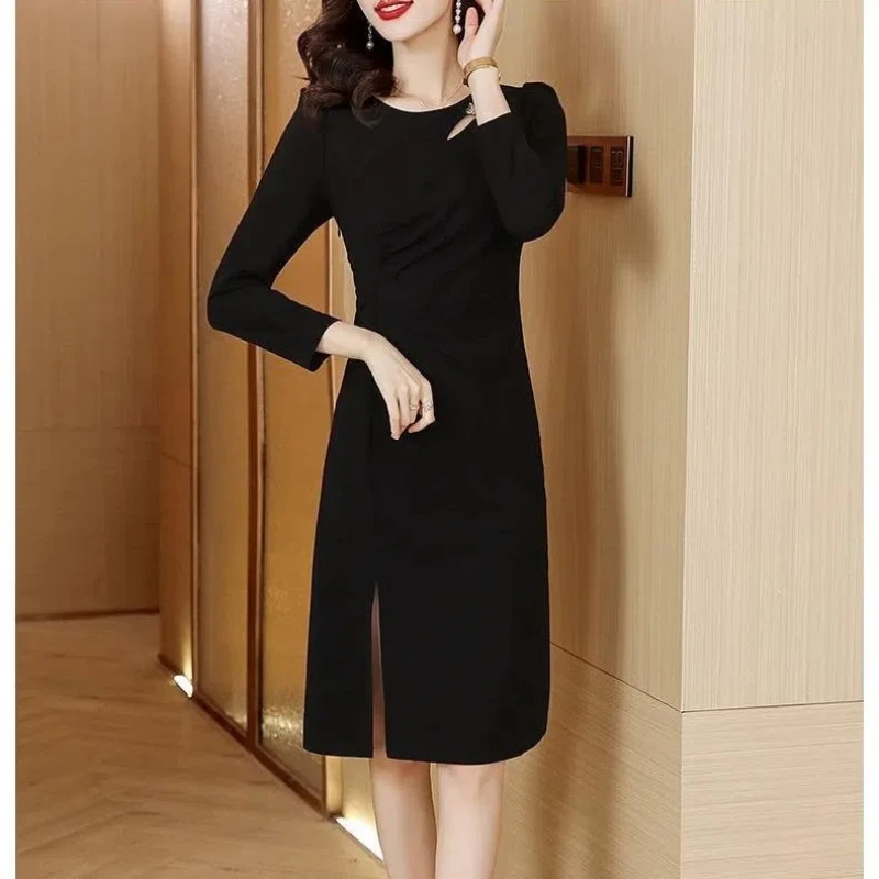 Oversized Women's Mid to Long Length Covered Dress with a Cinched Waist Exuding a Slimming and Plush Base